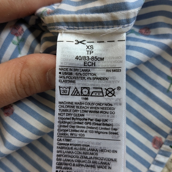 Banana Republic button shirt with rose pattern xs - Picture 4 of 4